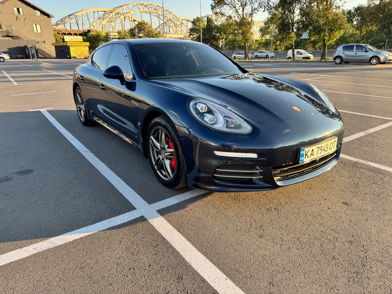 Porsche Panamera - фото 1