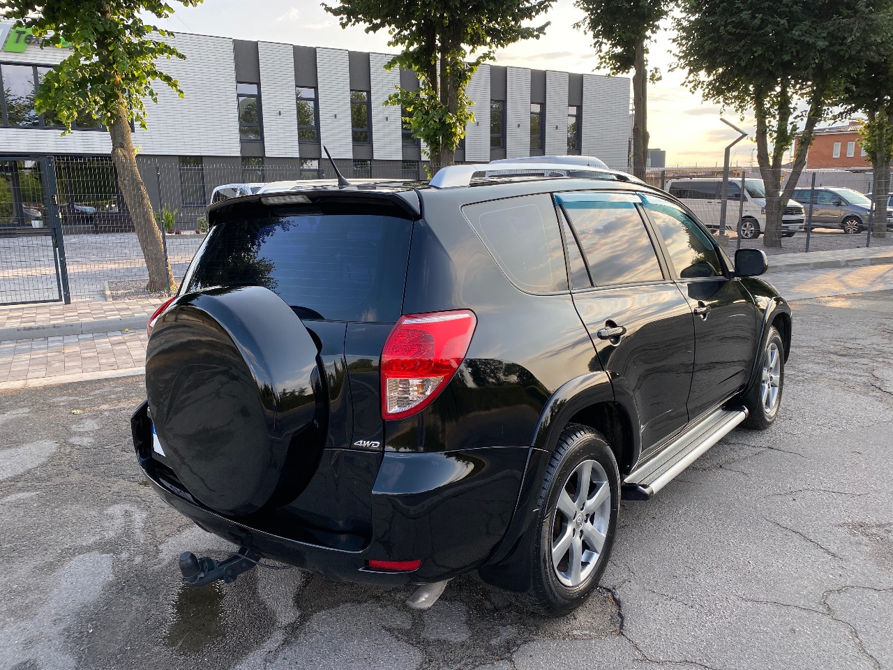 Toyota RAV4 - фото 6