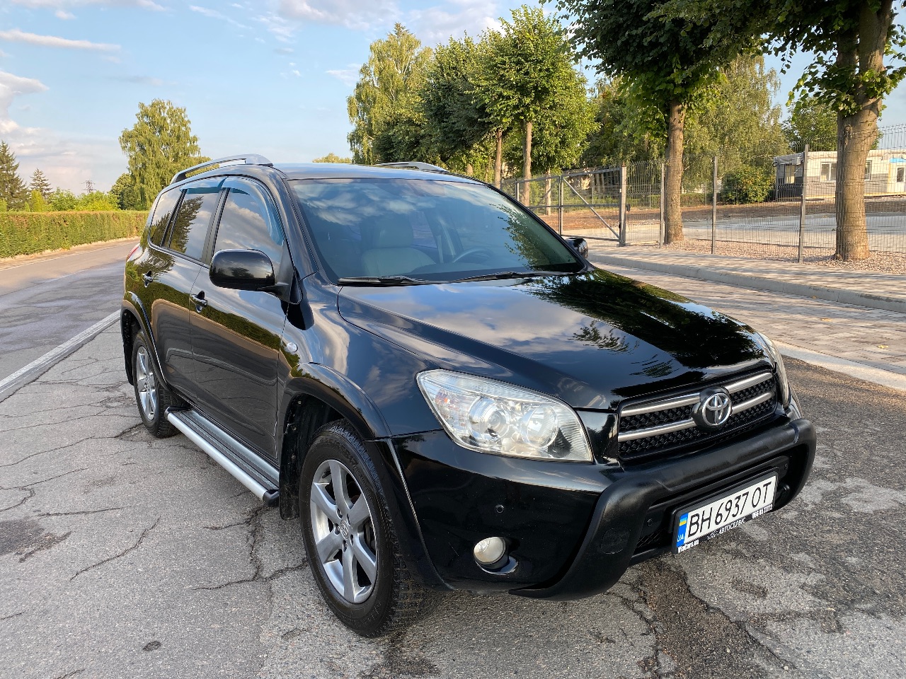 Toyota RAV4 - фото 2