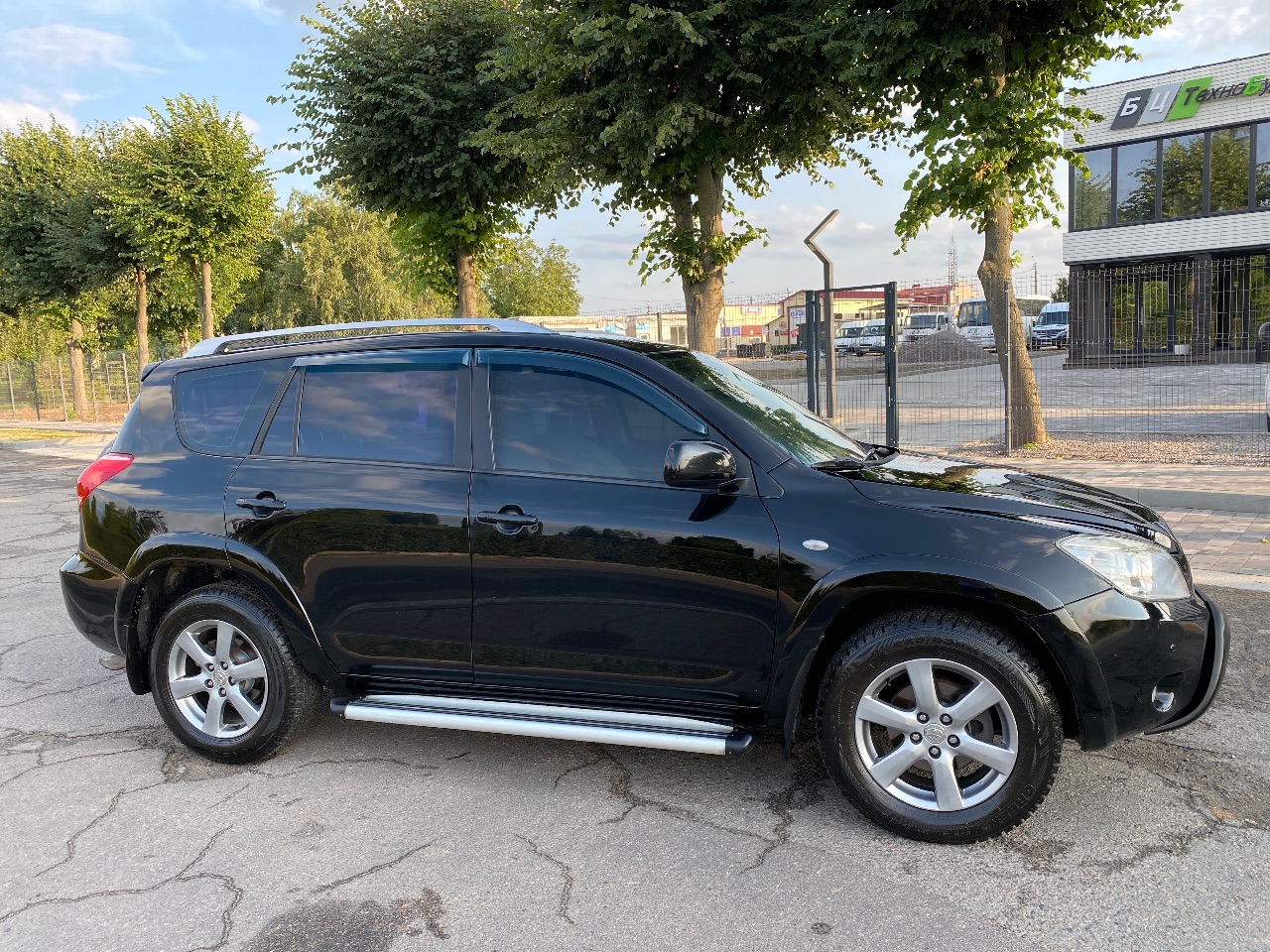 Toyota RAV4 - фото 9