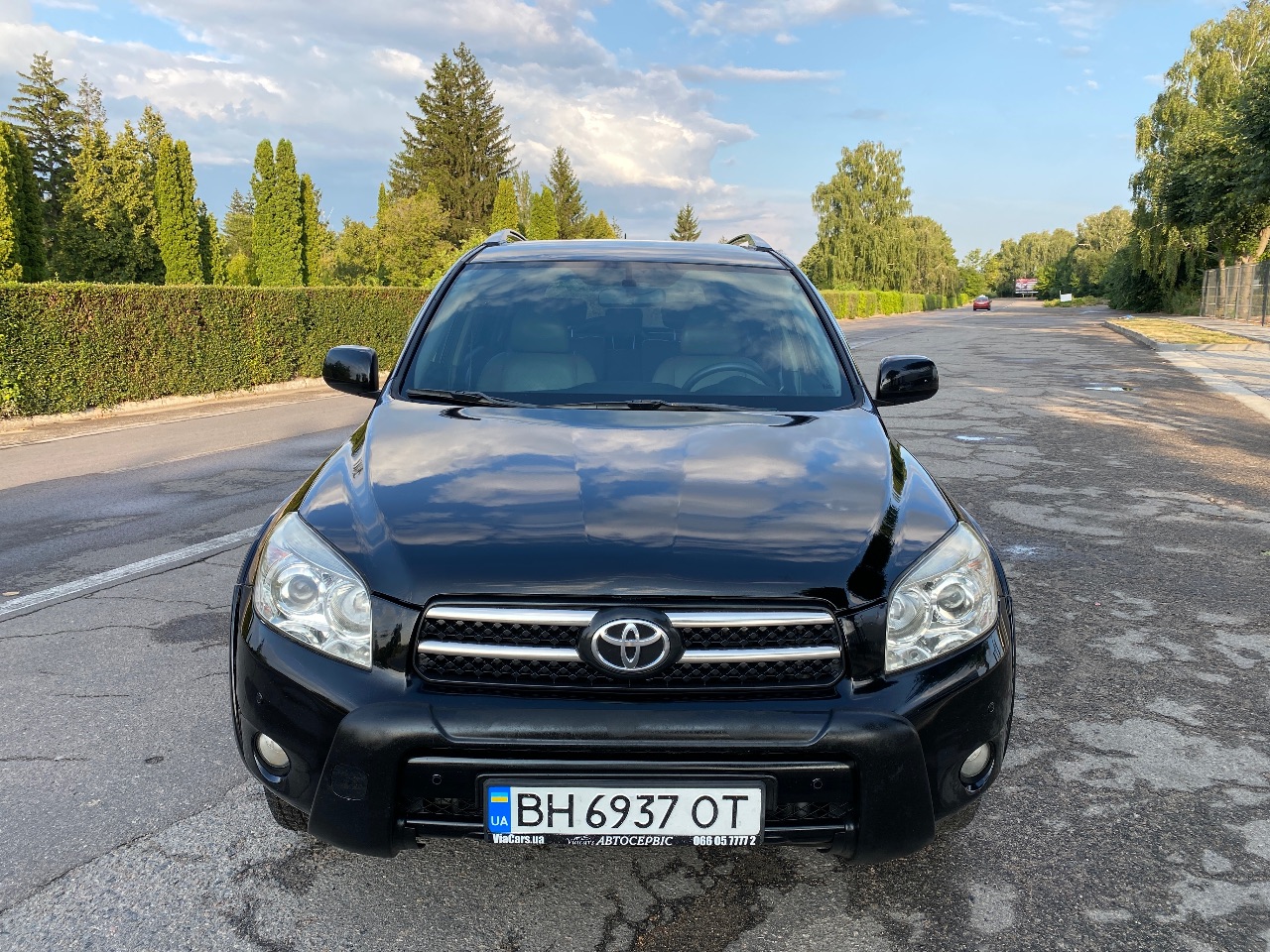 Toyota RAV4 - фото 4