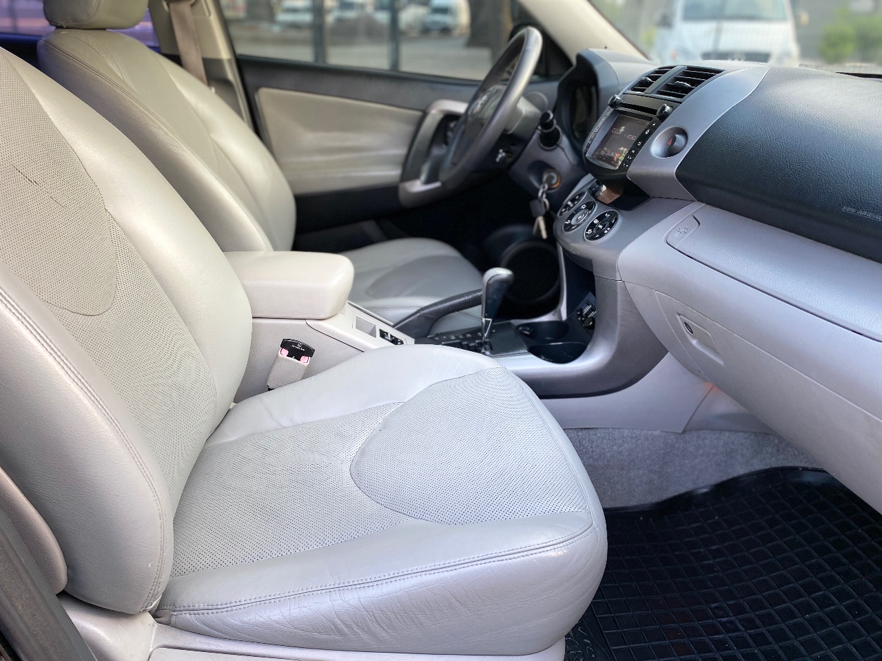 Toyota RAV4 - фото 13