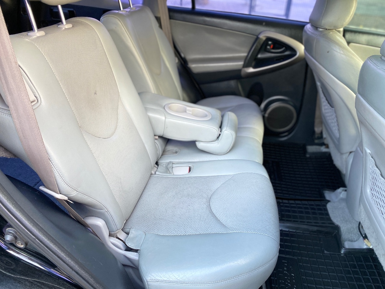 Toyota RAV4 - фото 12