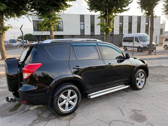 Toyota RAV4 - фото 3
