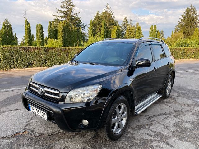 Toyota RAV4 - фото 1