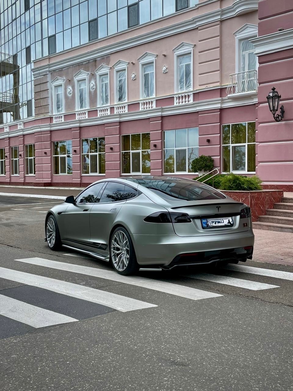 Tesla Model S - фото 6