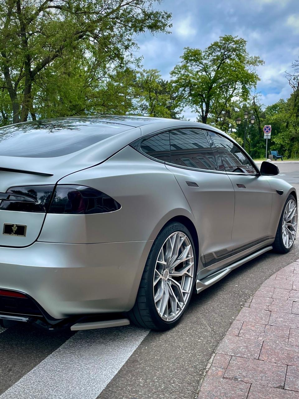 Tesla Model S - фото 7