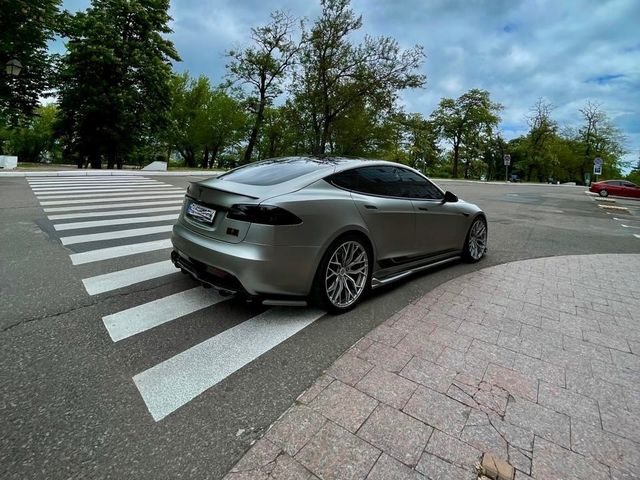 Tesla Model S - фото 5