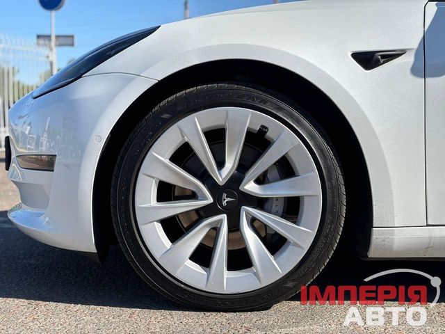 Tesla Model 3 - фото 3