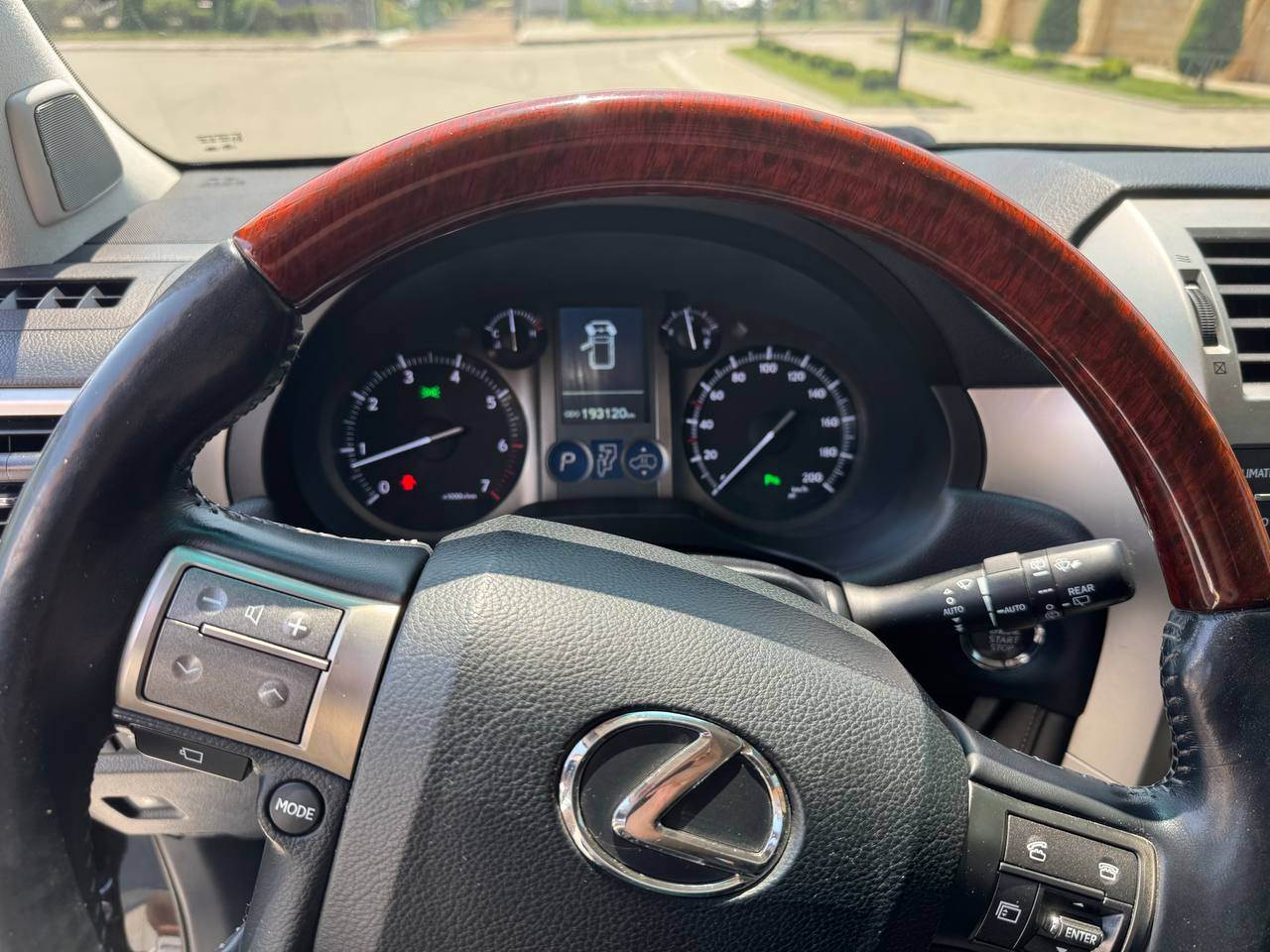 Lexus GX - фото 9