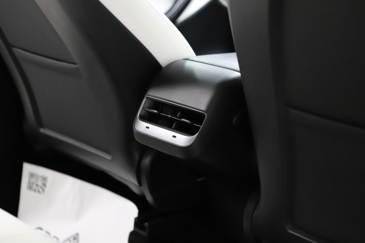 Tesla Model Y - фото 9