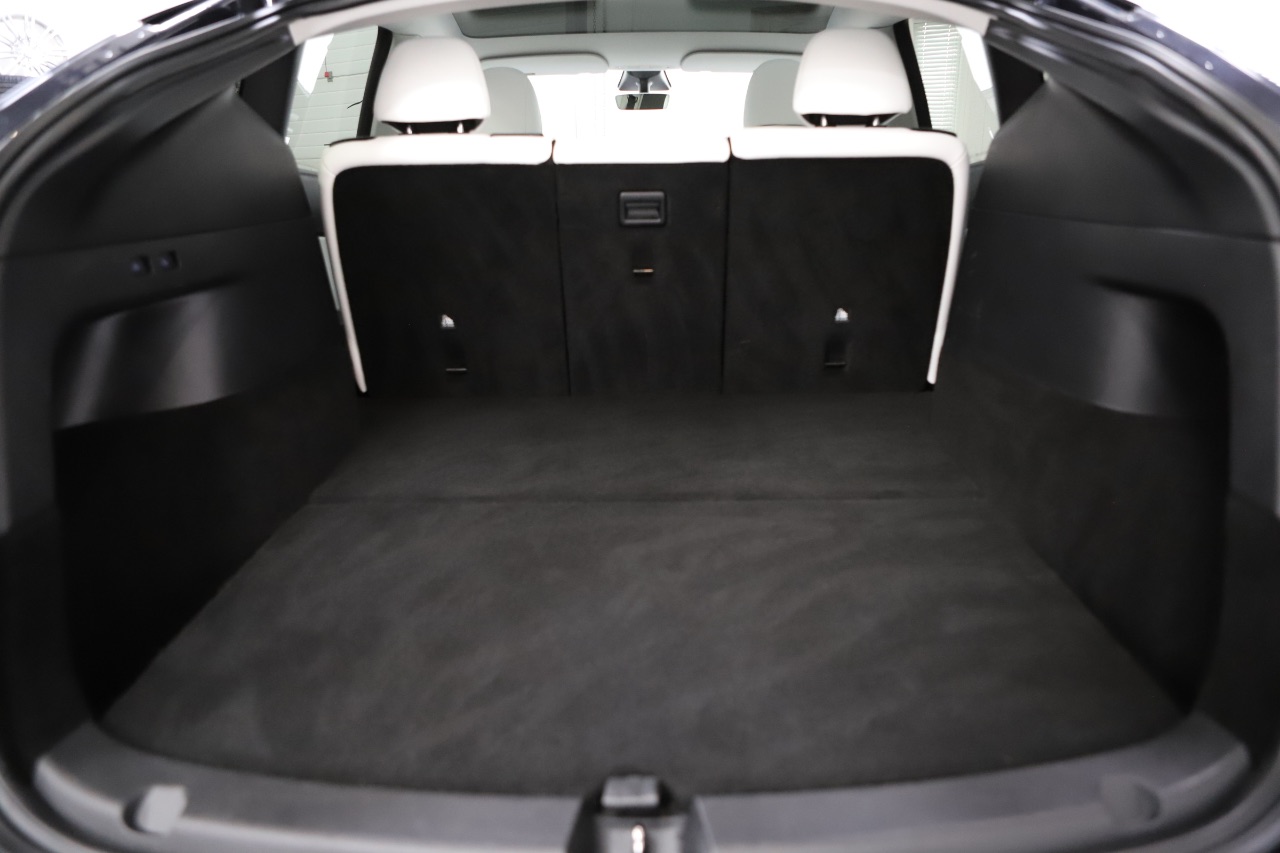 Tesla Model Y - фото 7