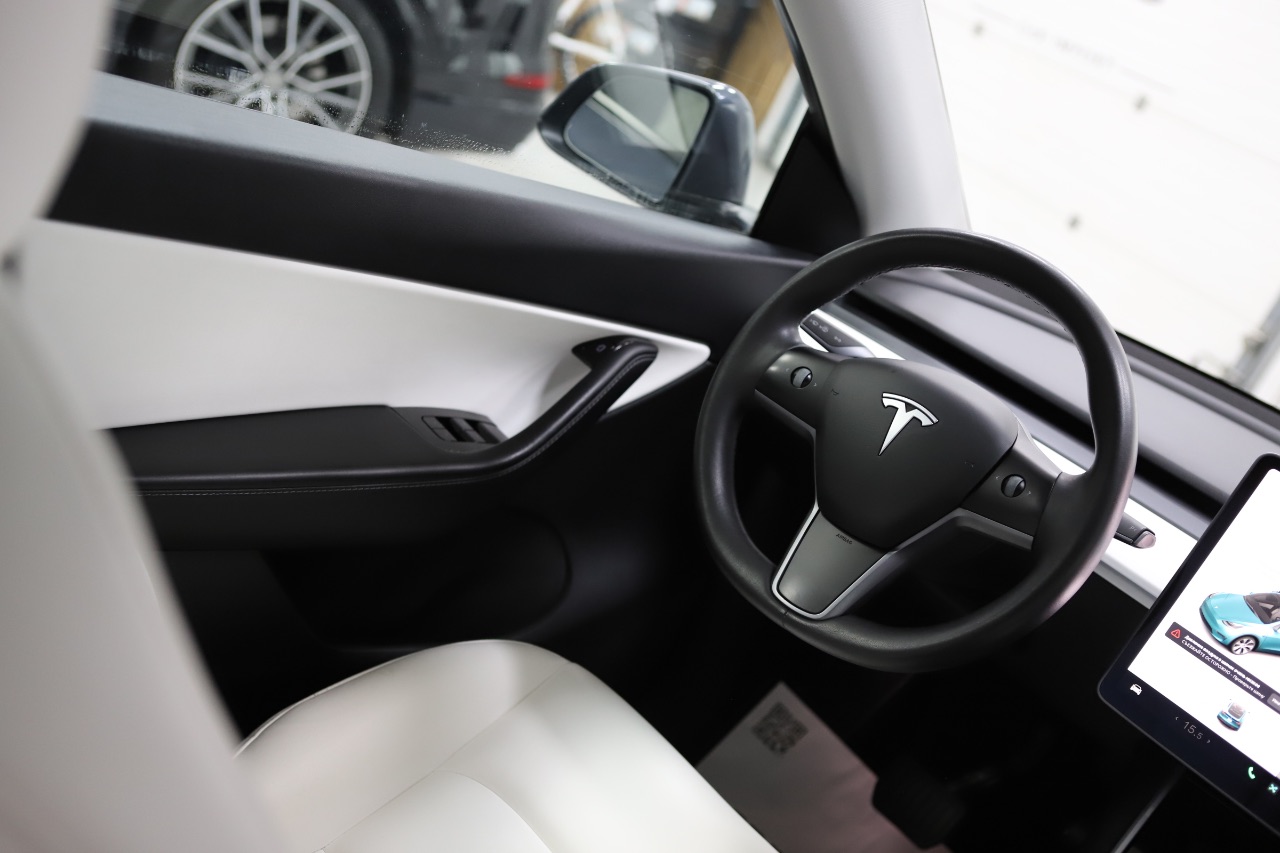 Tesla Model Y - фото 27