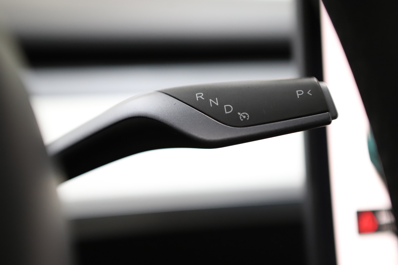 Tesla Model Y - фото 17