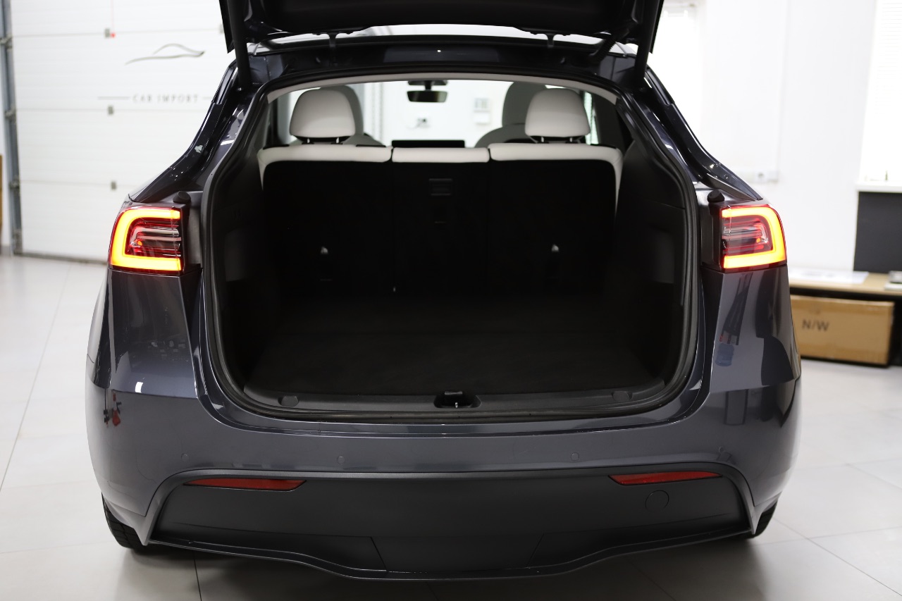 Tesla Model Y - фото 33