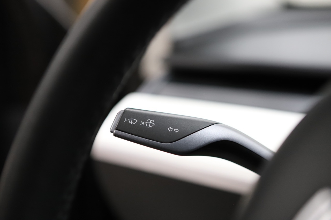 Tesla Model Y - фото 25