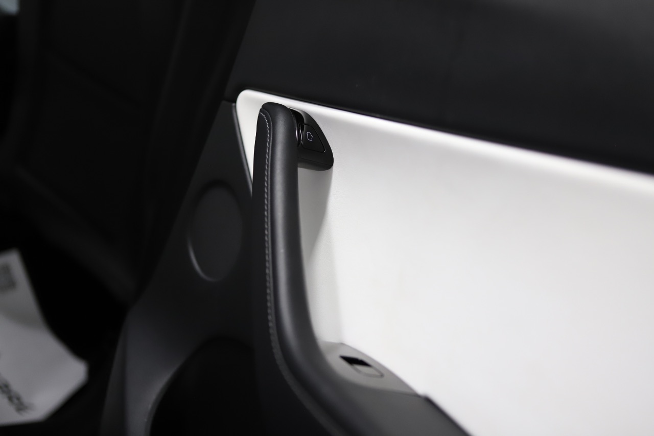 Tesla Model Y - фото 15