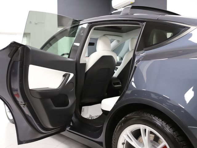 Tesla Model Y - фото 5