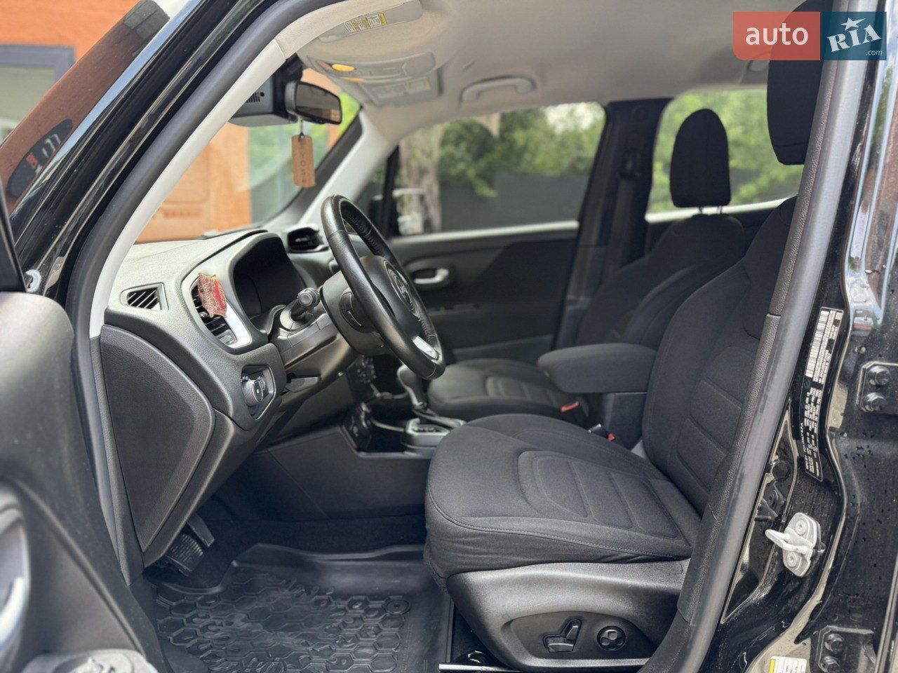 Jeep Renegade - фото 10