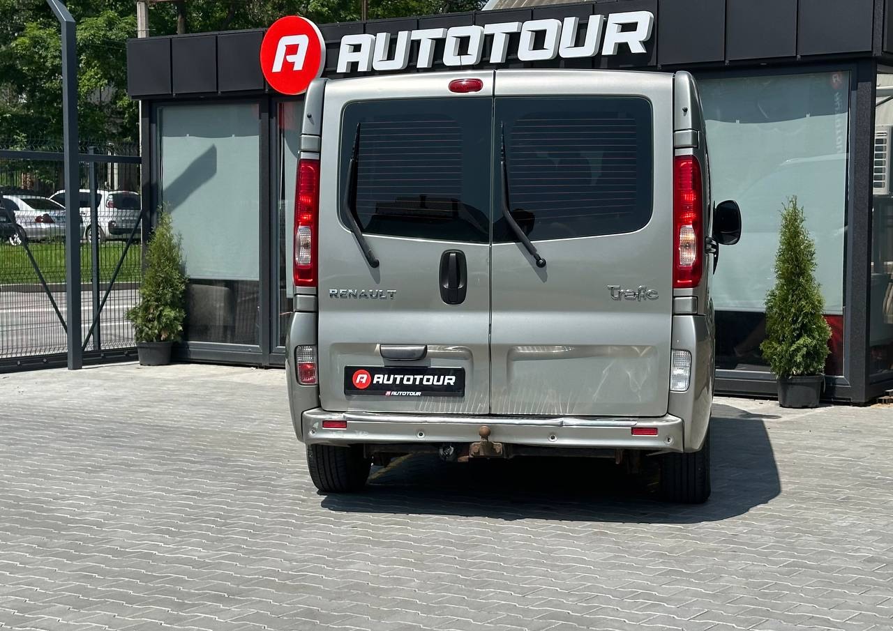 Renault Trafic - фото 9