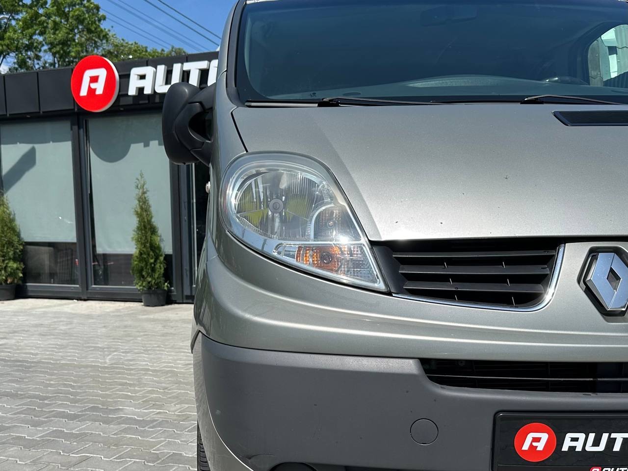 Renault Trafic - фото 2