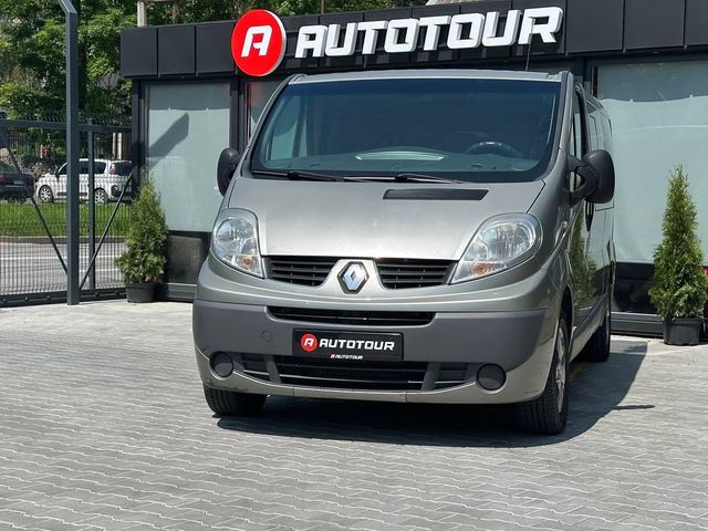 Renault Trafic - фото 1