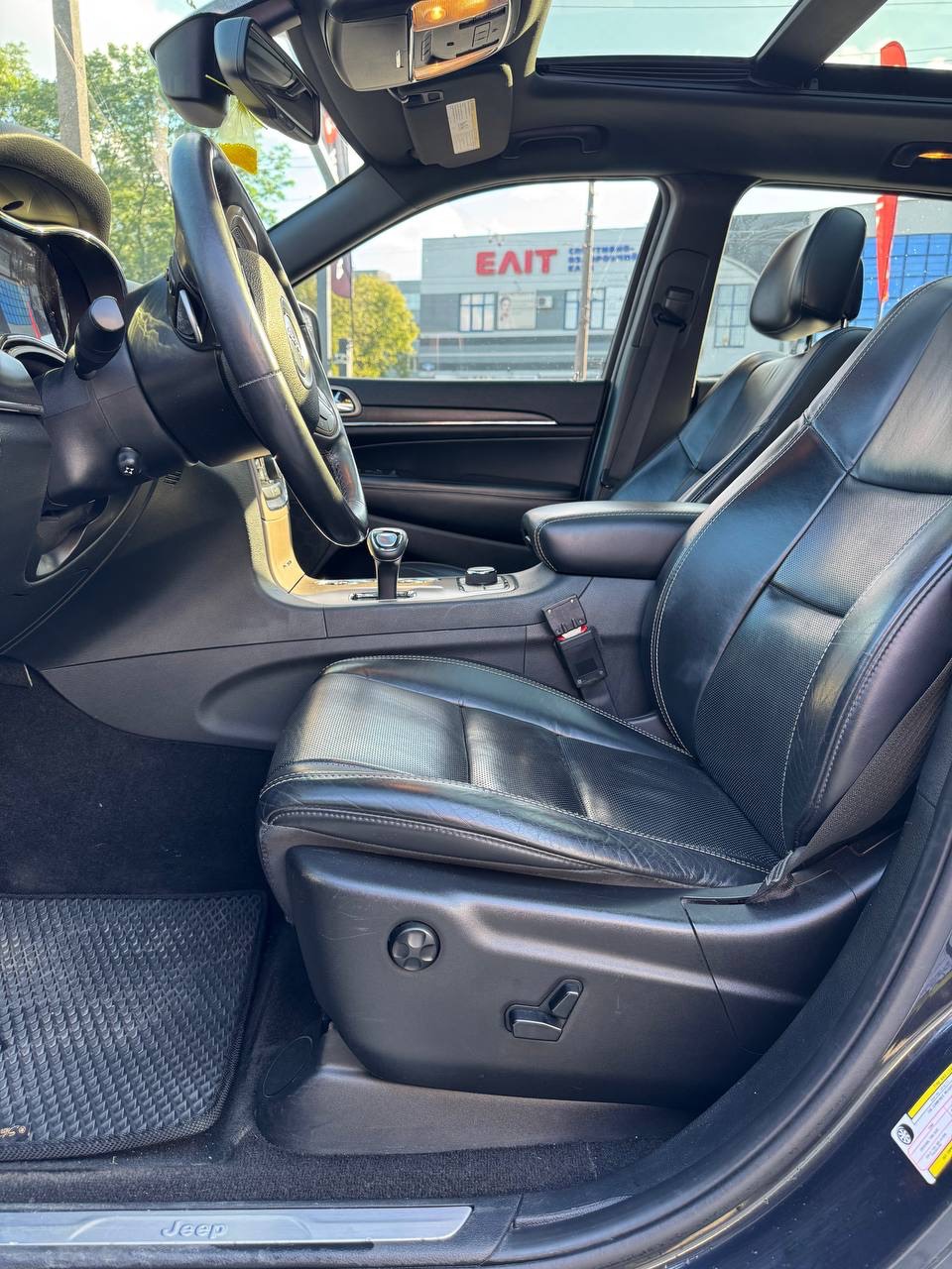 Jeep Grand Cherokee - фото 4