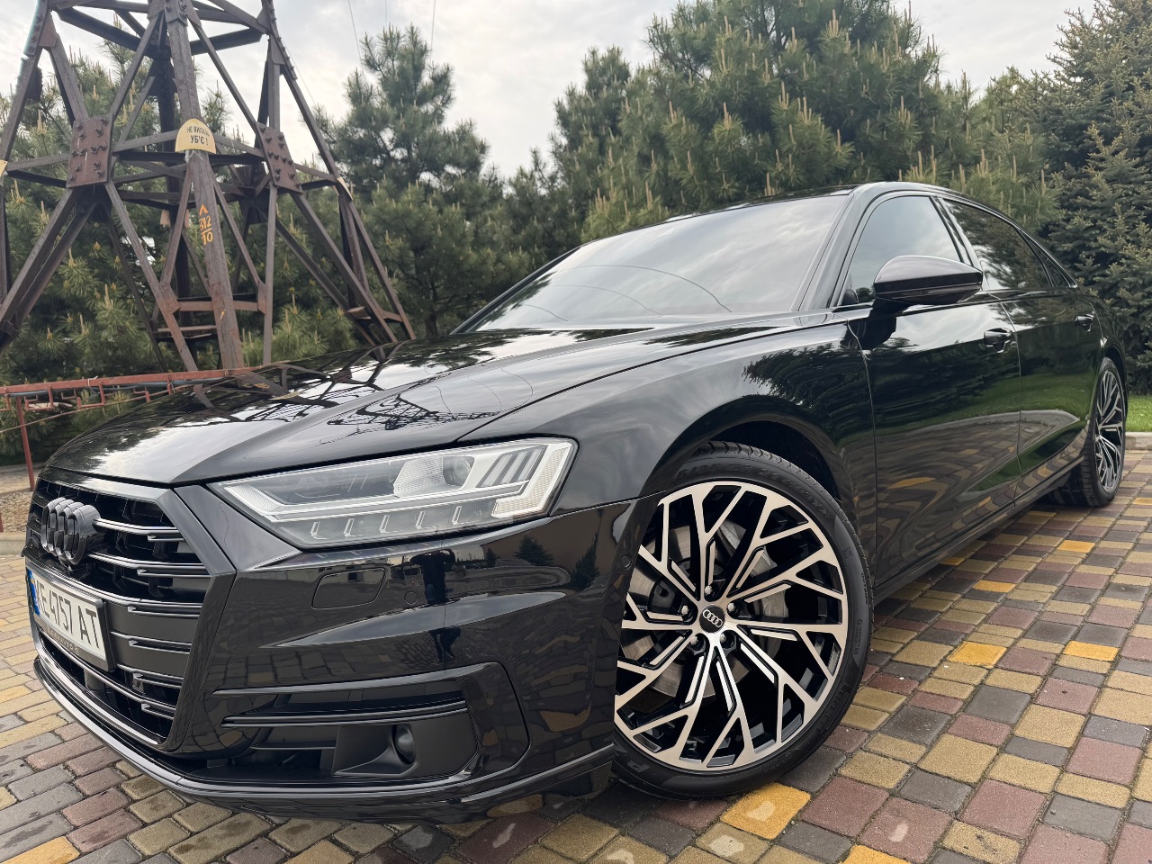 Audi A8 - фото 1