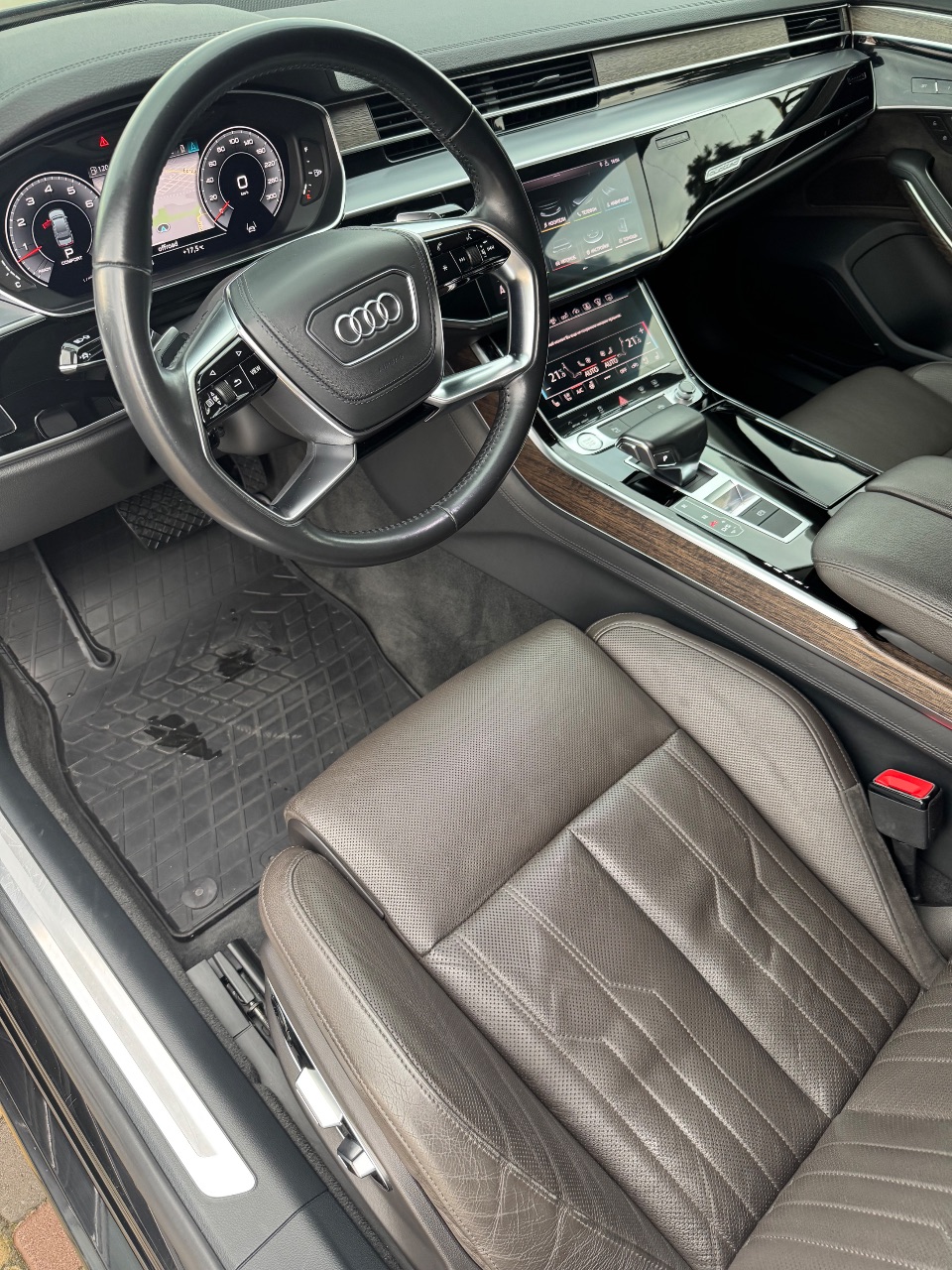 Audi A8 - фото 6