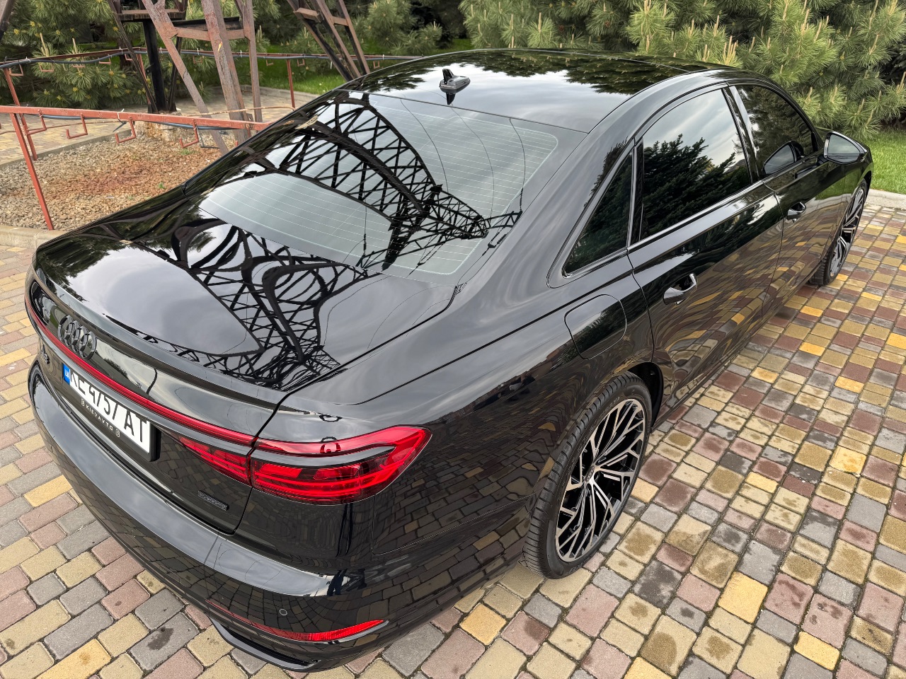 Audi A8 - фото 3