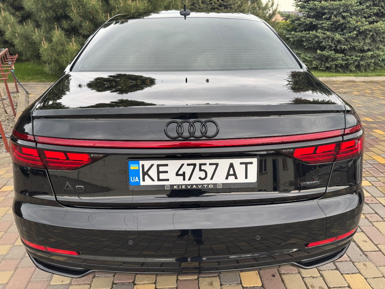 Audi A8 - фото 8