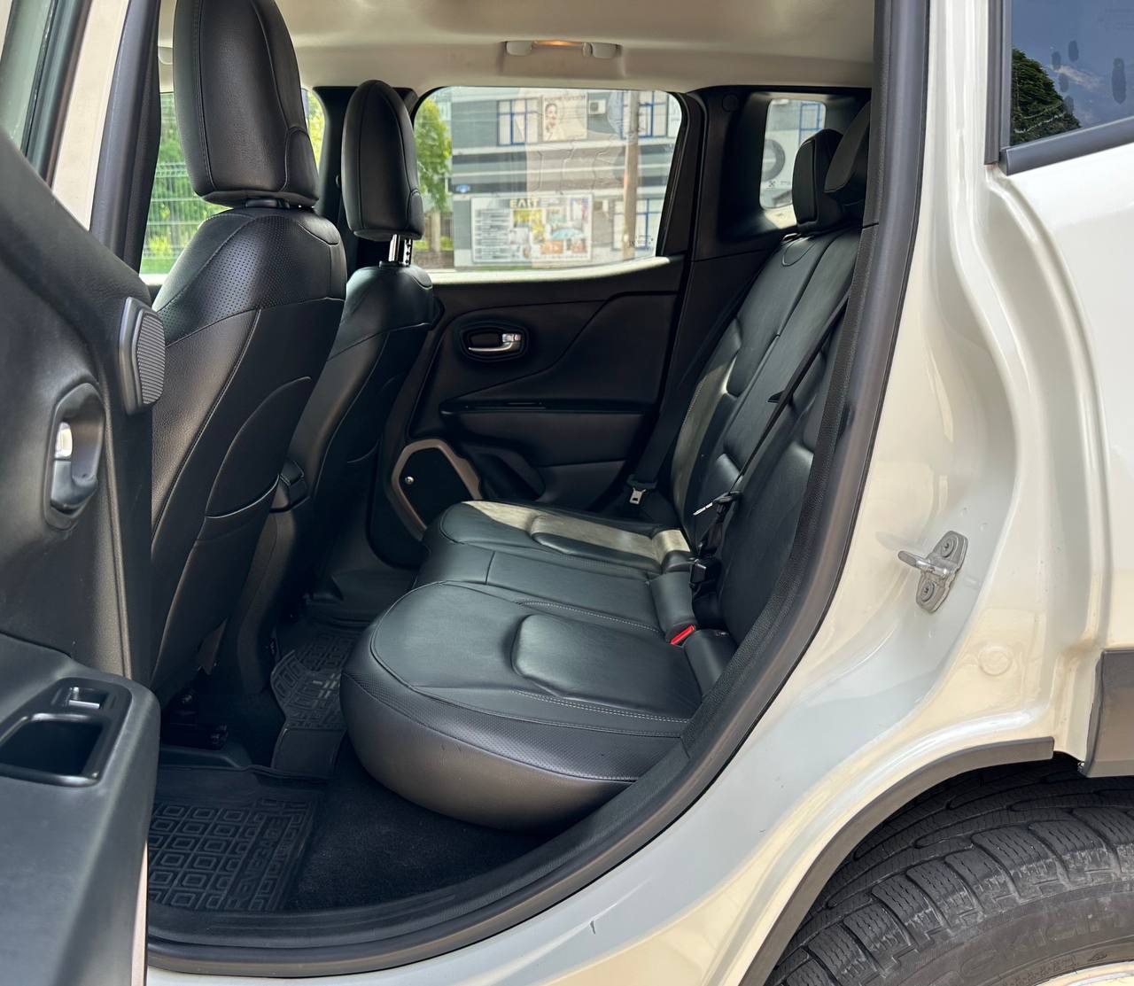 Jeep Renegade - фото 7