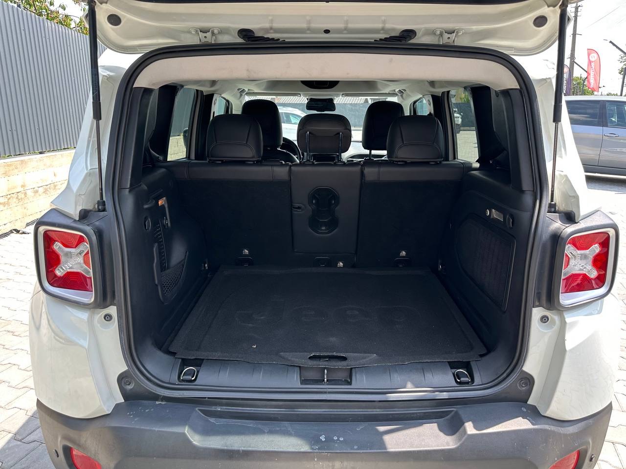 Jeep Renegade - фото 9