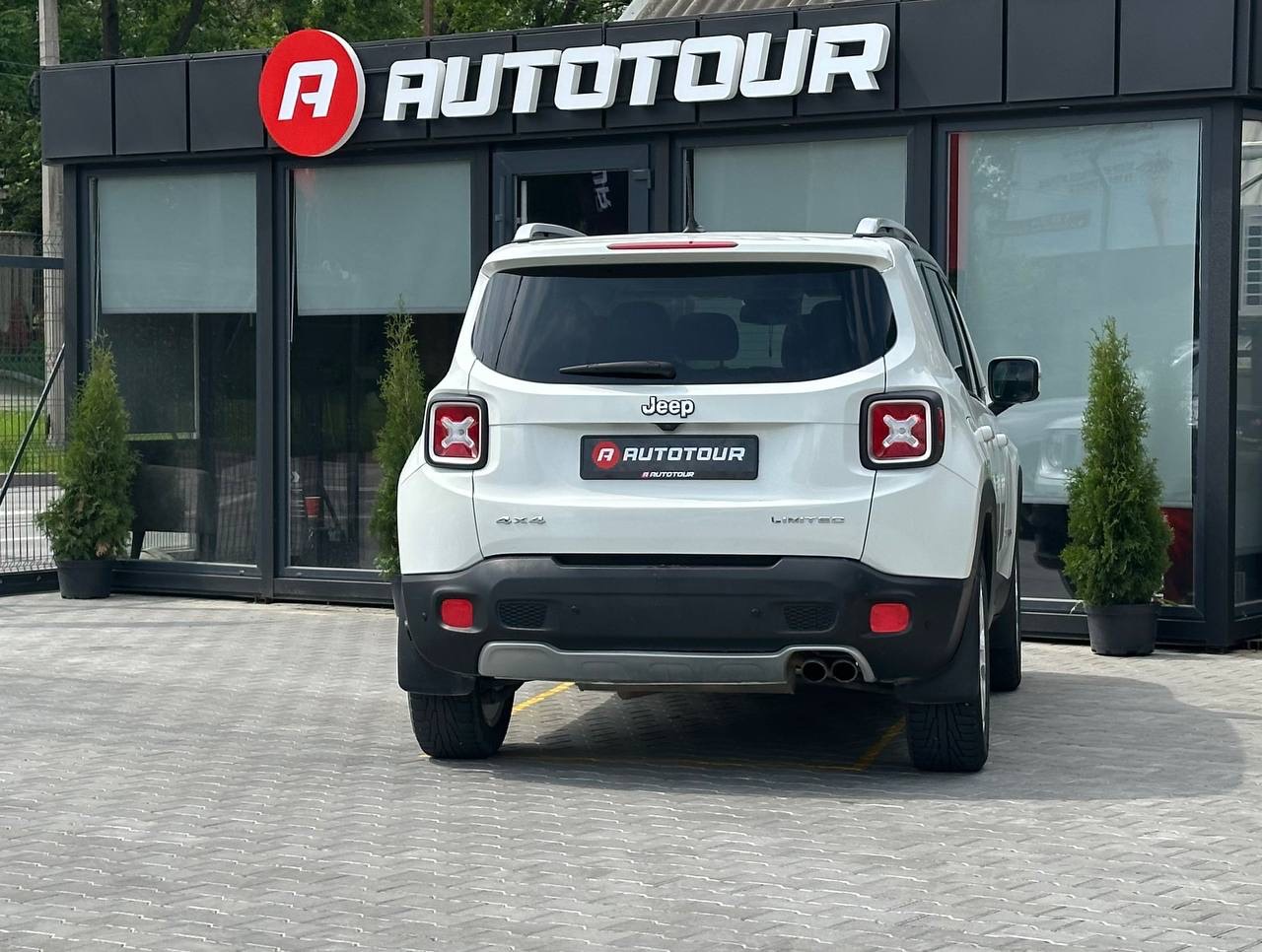 Jeep Renegade - фото 10