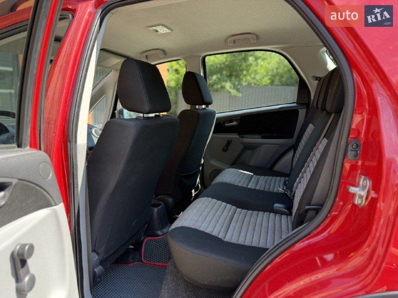 Suzuki SX4 - фото 8