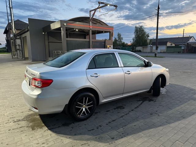 Toyota Corolla - фото 2
