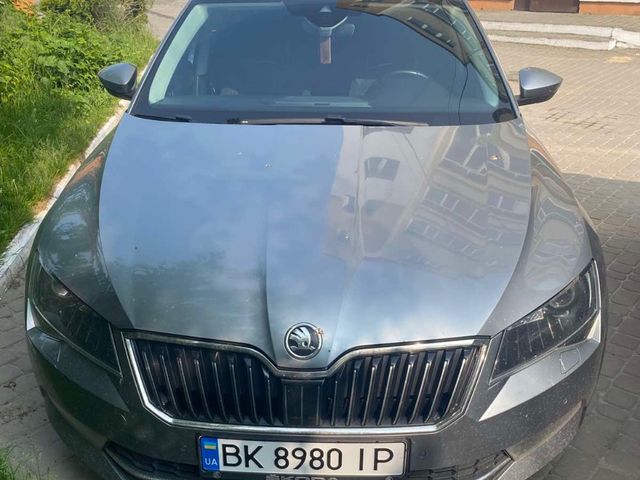 Skoda Superb - фото 4