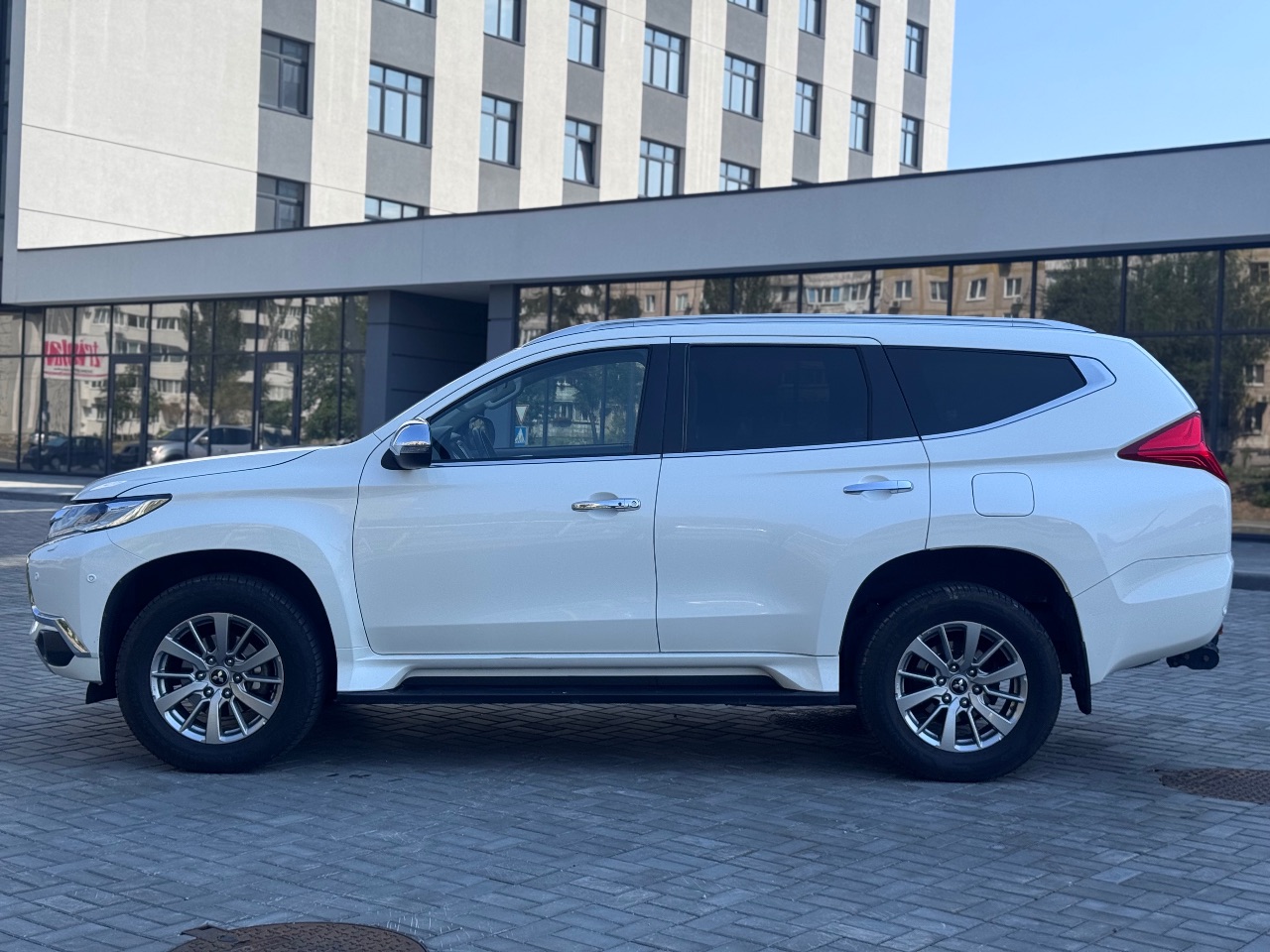 Mitsubishi Pajero Sport - фото 12