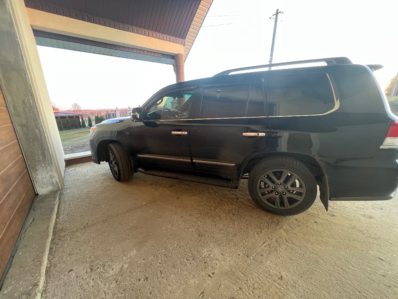 Lexus LX - фото 3