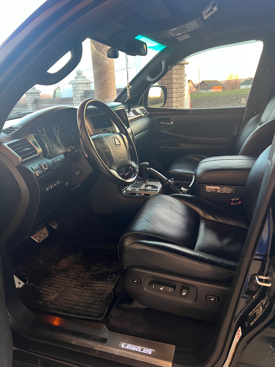 Lexus LX - фото 4