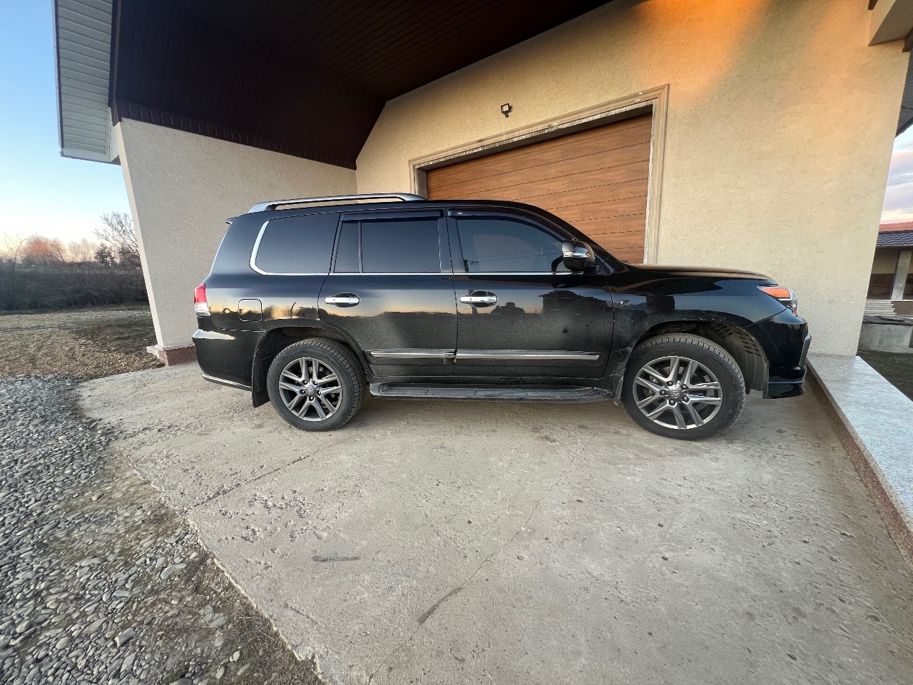 Lexus LX - фото 2