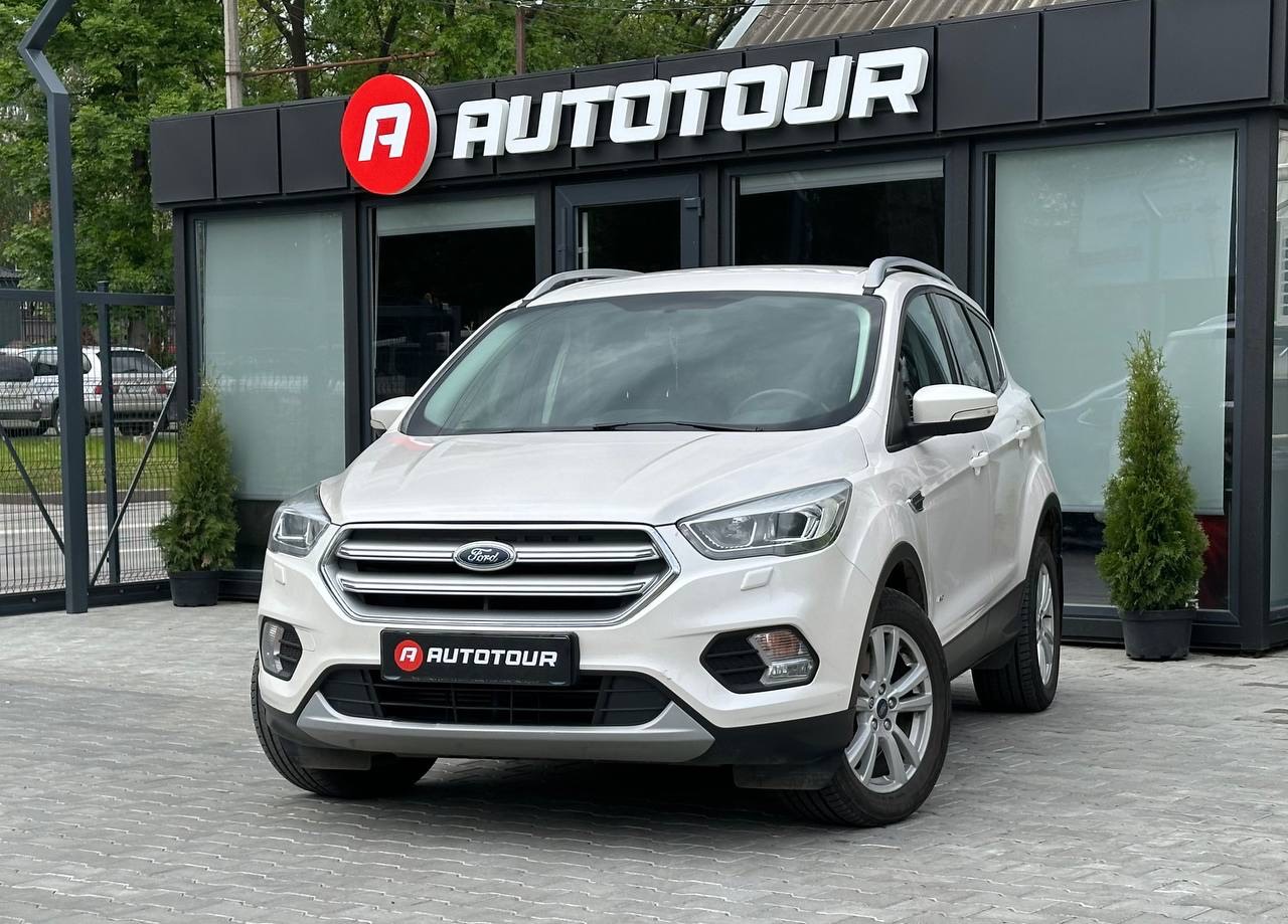 Ford Kuga - фото 1