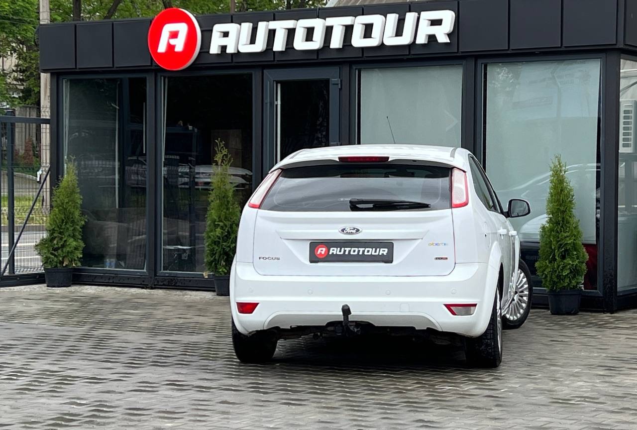 Ford Focus - фото 8