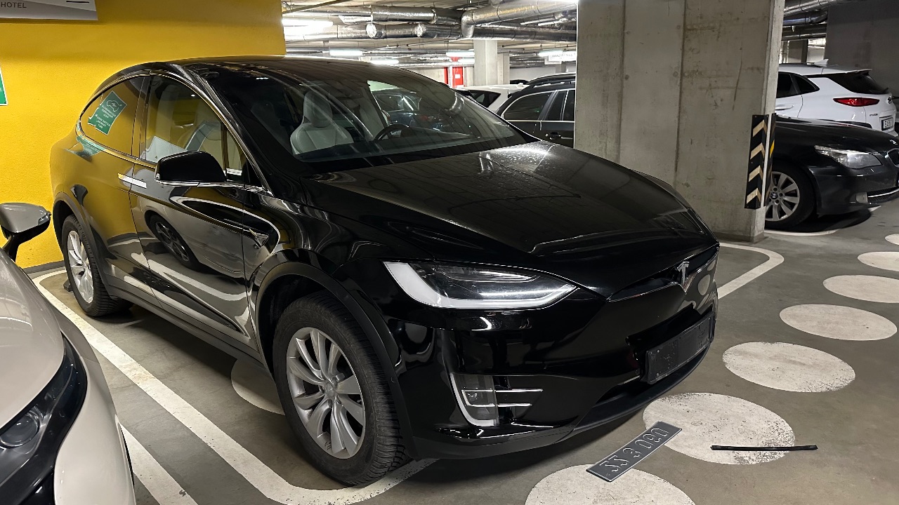 Tesla Model X - фото 2
