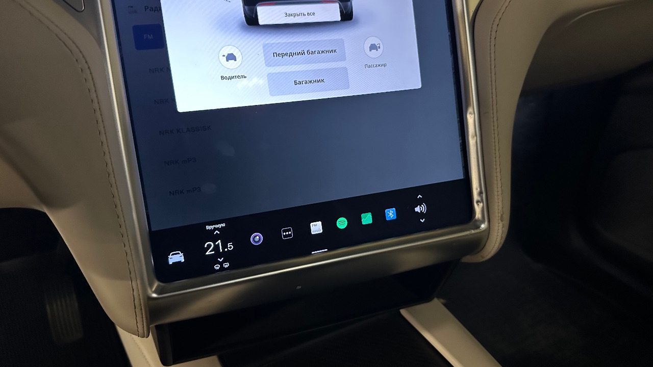 Tesla Model X - фото 5