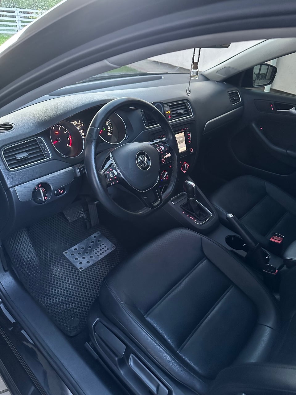 Volkswagen Jetta - фото 5