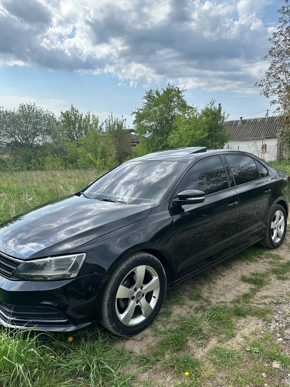 Volkswagen Jetta - фото 1