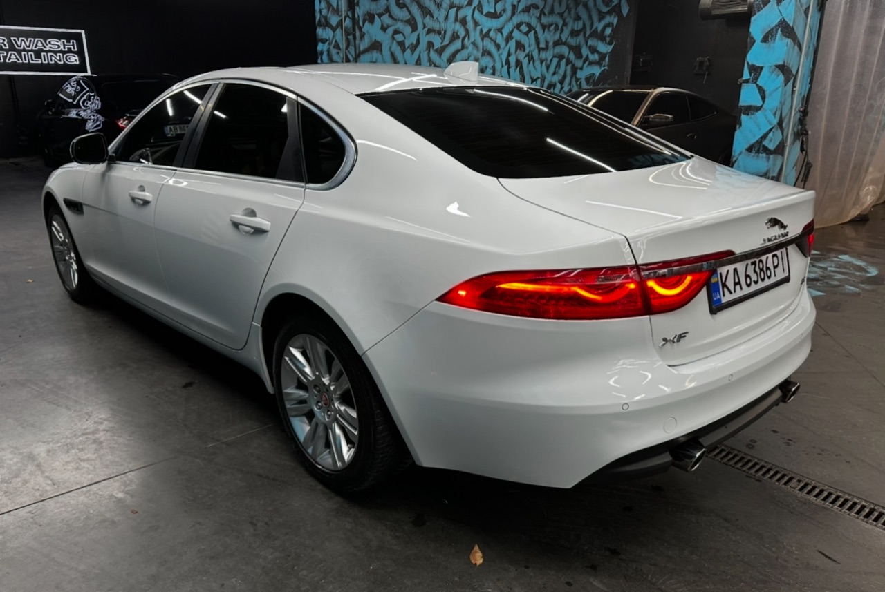 Jaguar XF - фото 4