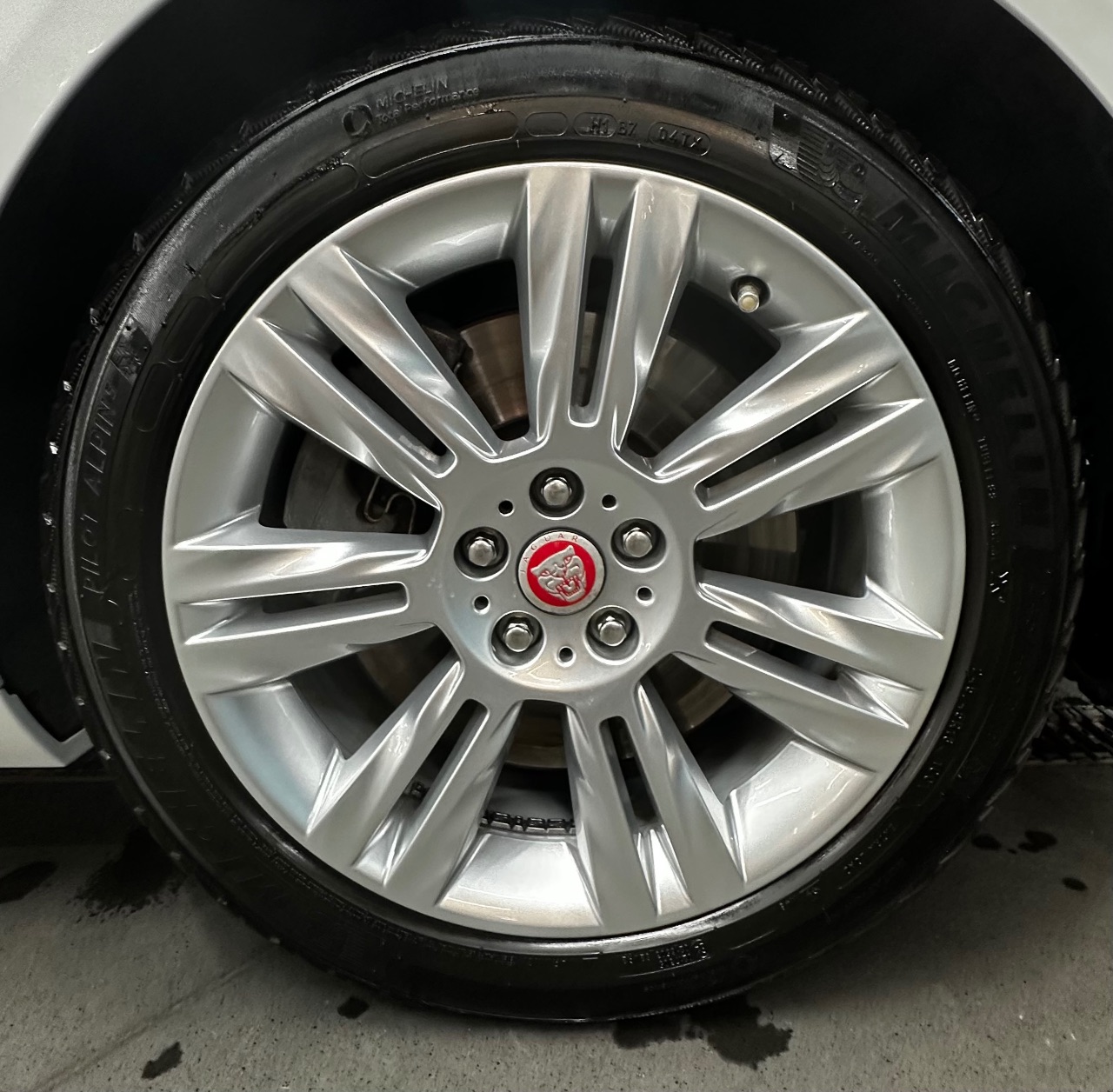 Jaguar XF - фото 10