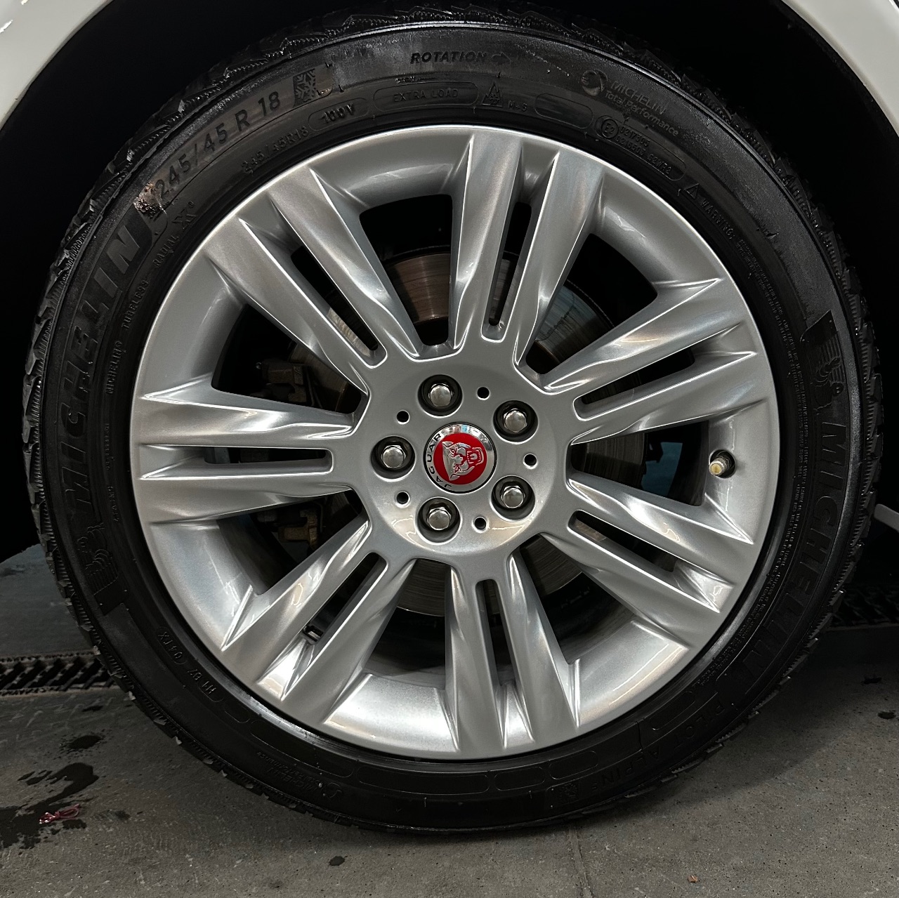 Jaguar XF - фото 11